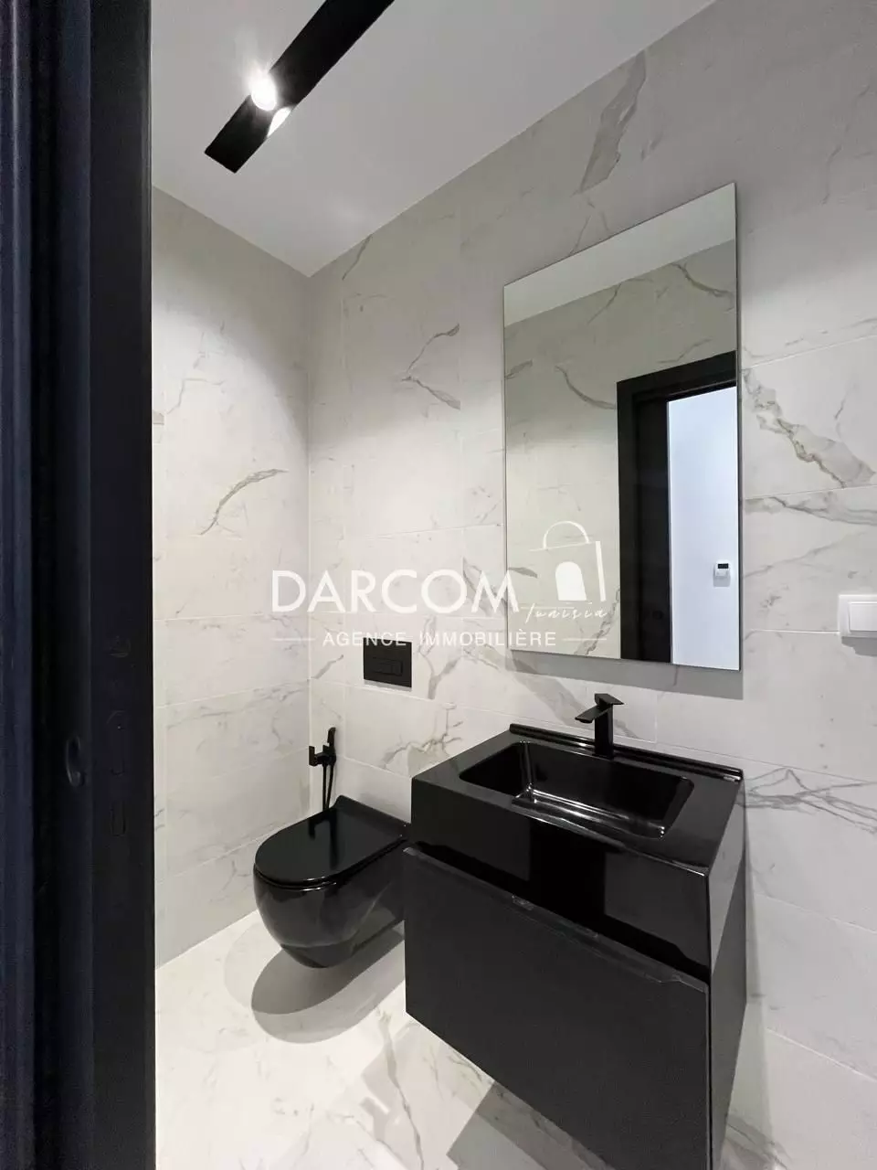 à vendre S+2 de 131 m² aux Jardins de Cathage