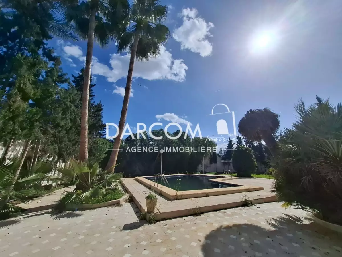 Une Villa de Maître à vendre à La Soukra