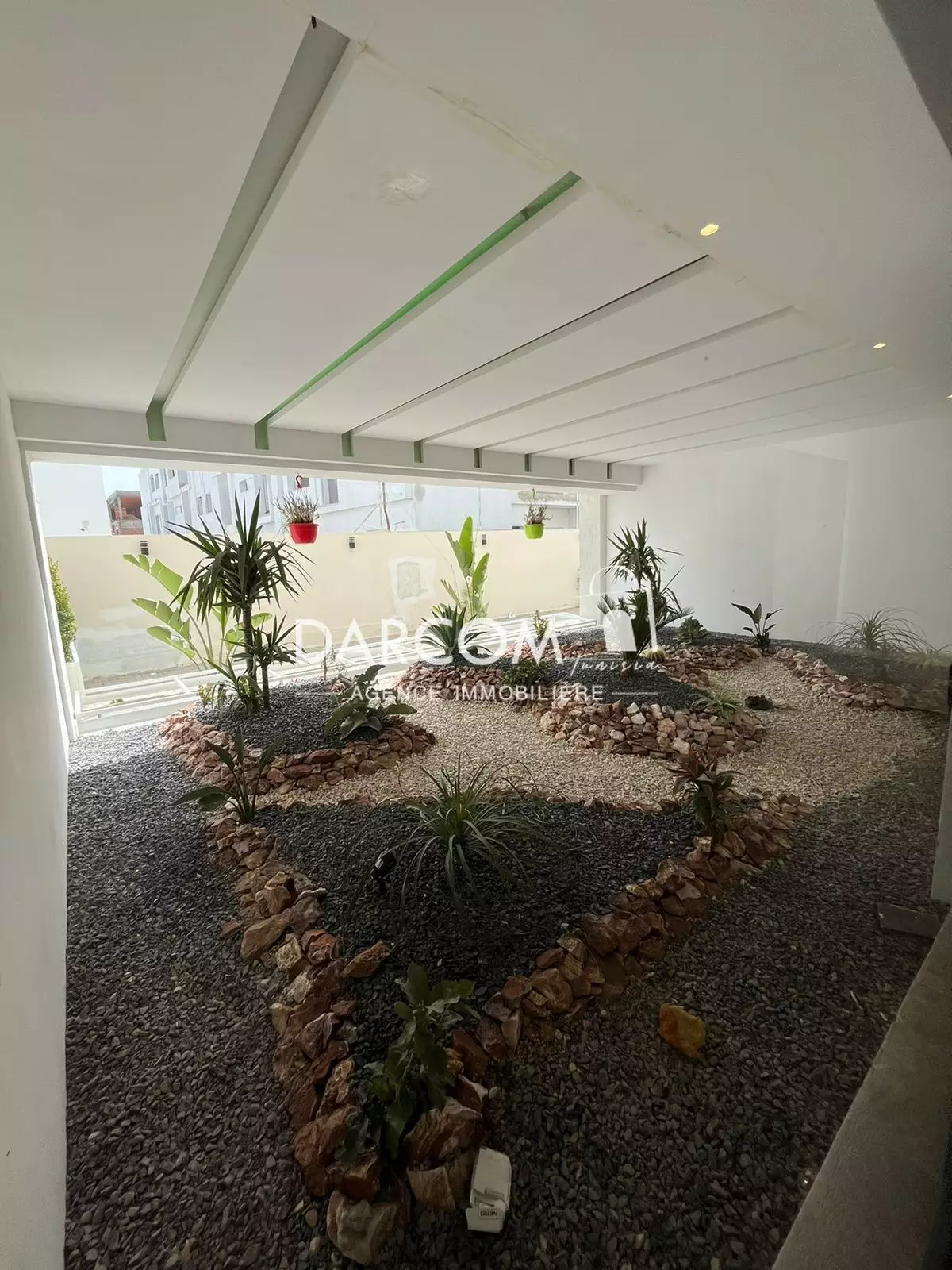 A vendre S+3 avec jardin à soukra Chotrana 1