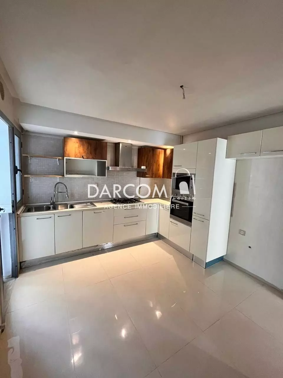 A vendre S+3 superficie 214 m² à Chotrana 1