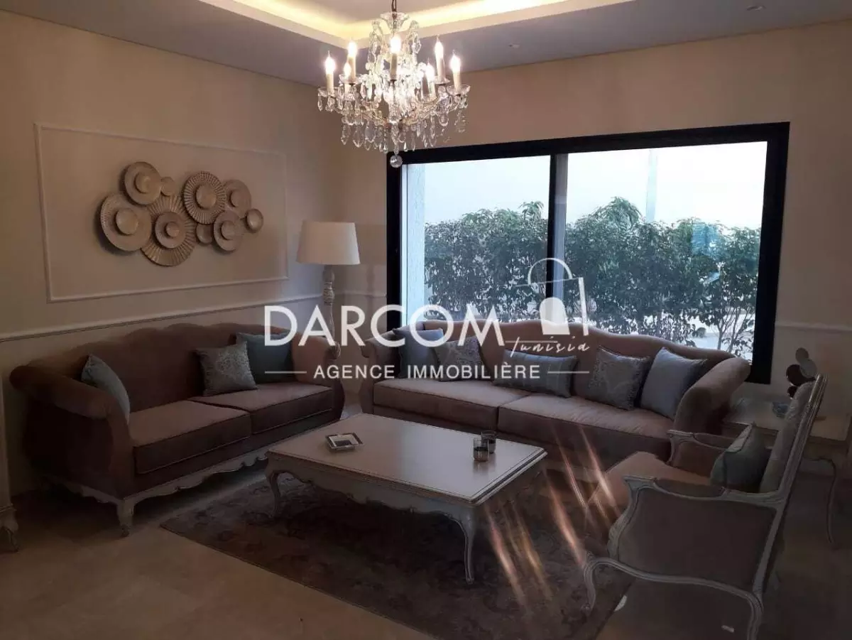 Triplex S+4 de 304 m² à Chotrana La Soukra