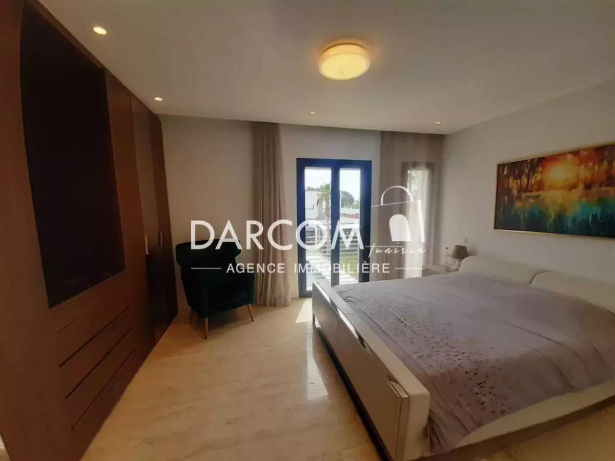Prestigieuse Villa de 680 m² à chotrana II\n